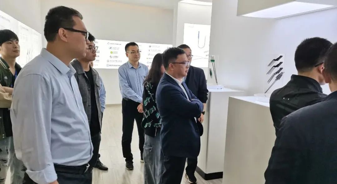 深入院企合作，赣南医学院院长带队到访我司参观互换